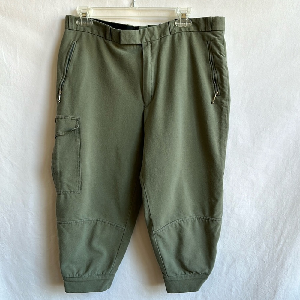 Schneider olive green cargo capri joggers, size 12